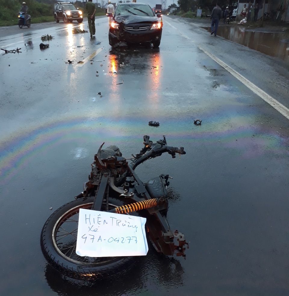 
Hiện trường vụ tai nạn khiến nam thanh niên tử vong
