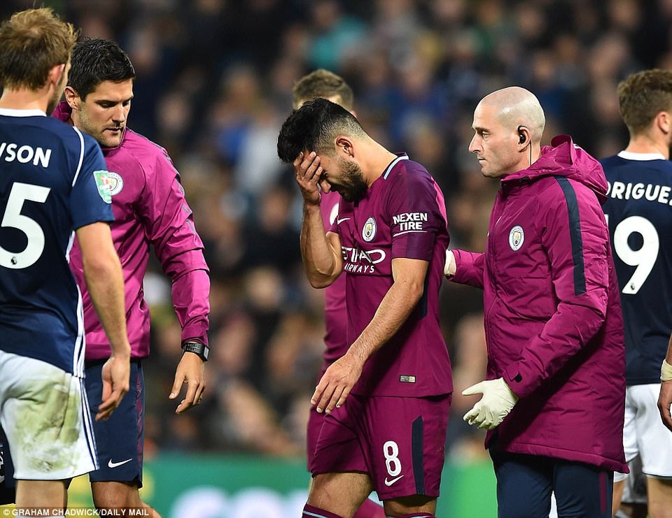 West Brom 1-2 Man City: Dấu ấn của Leroy Sane - 3
Gundogan lại dính chấn thương sau khi vừa trở lại thi đấu sau thời gian dài dưỡng thương