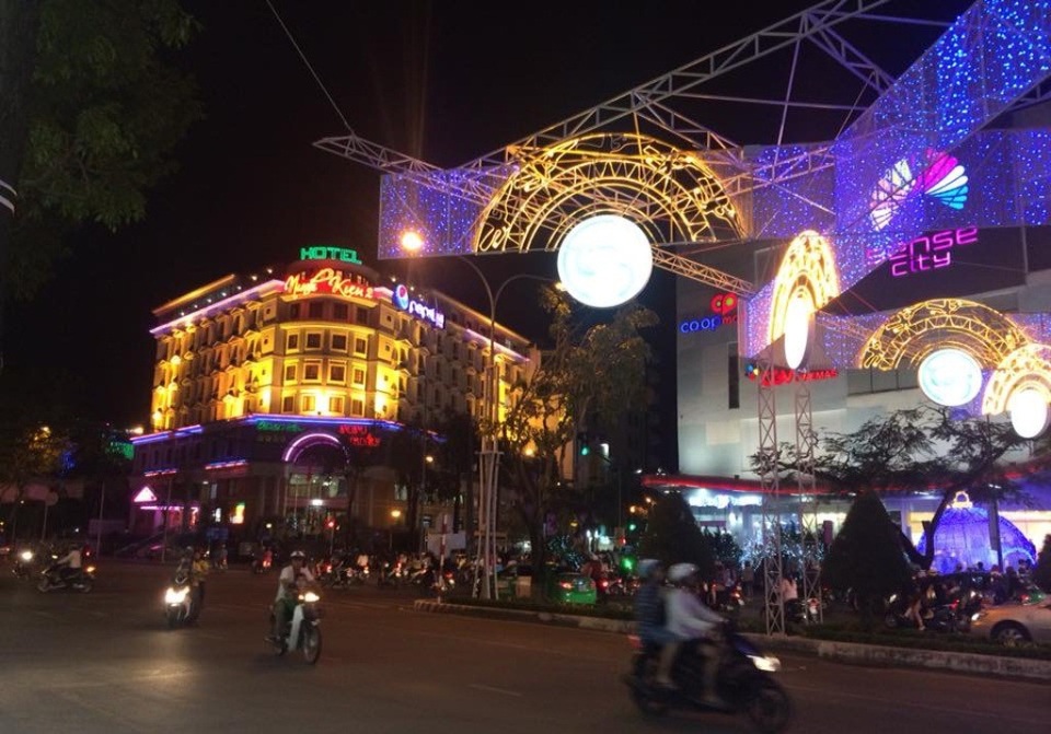 Người dân miền Tây sẵn sàng đón Giáng sinh - 4 Đường phố Cần Thơ sẵn sàng đón Noel...