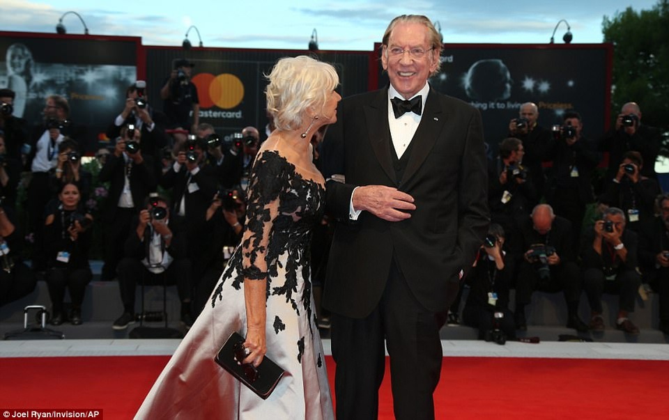 Helen Mirren: 72 tuổi vẫn rạng rỡ - 9