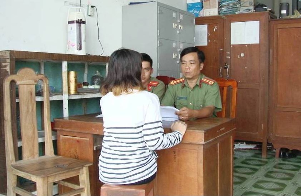 Thiếu nữ tung tin bị kẻ xấu rạch tay… để câu like - 1 Thiếu nữ 15 quê tại huyện Châu Thành, tỉnh Đồng Tháp khai nhận với cơ quan điều tra, mục đích tung tin không chính xác trên trang cá nhân để câu like
