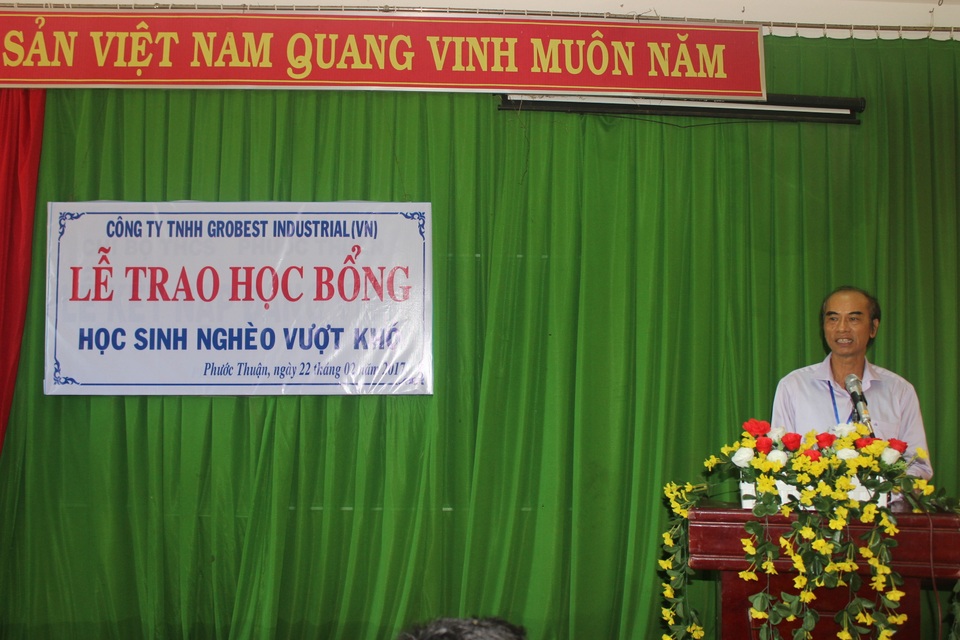 62 suất học bổng của Grobest Việt Nam tiếp tục đến với học sinh nghèo hiếu học tỉnh Bà Rịa - Vũng Tàu - 2 Thầy Trần Văn Xuân, hiệu trường trung học Phước Thuận, gửi lời cám ơn đến công ty cũng như Quỹ khuyến học Việt Nam