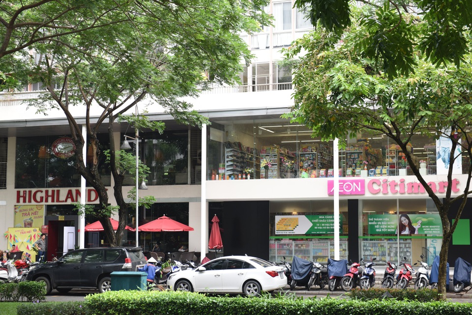 Phố đi bộ - những con đường “đắt giá” ở Sài Gòn - 6
Các thương hiệu trong nước cũng không bỏ lỡ cơ hội để tìm một mặt bằng kinh doanh trong phố đi bộ Kênh Đào