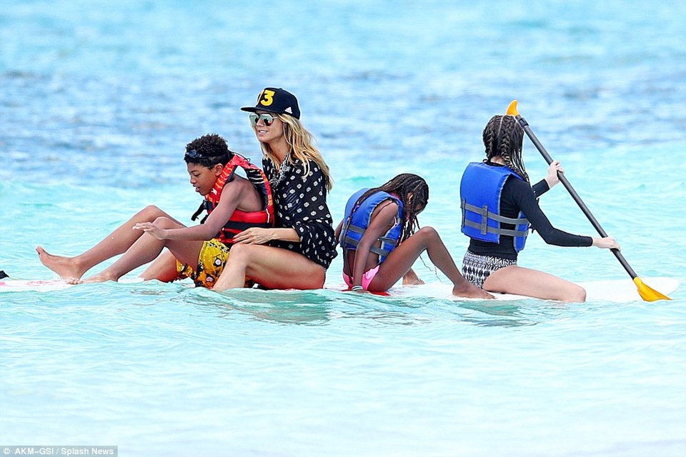 Heidi Klum: Bốn con dáng vẫn hoàn hảo - 6
Cô cho biết vẫn giữ quan hệ thân tình với chồng cũ vì các con của mình