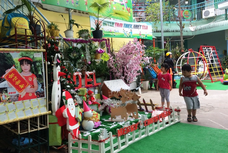 Người dân miền Tây sẵn sàng đón Giáng sinh - 8
Không khí Giáng sinh còn tràn vào cả trường học