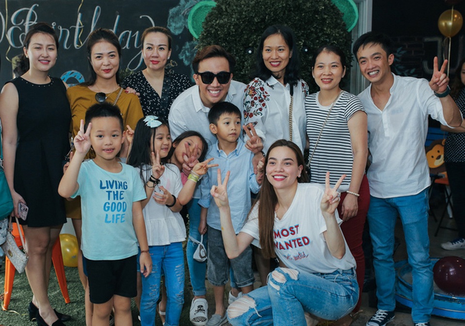 Hà Hồ - Quốc Cường tái hợp làm sinh nhật cho con trai Subeo - 13 Quốc Cường - Hà Hồ cùng đón sinh nhật với Subeo nhưng cả hai cư xử với nhau như những người bạn.