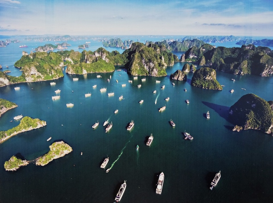 Đất nước, con người Việt Nam qua ảnh hấp dẫn đại biểu APEC - 9 Hạ Long từ trên cao - Nguyễn Hoàng Giang