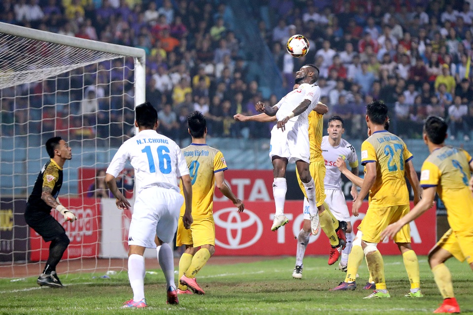 
Trận đấu diễn ra đầy căng thẳng - Ảnh: Gia Hưng
