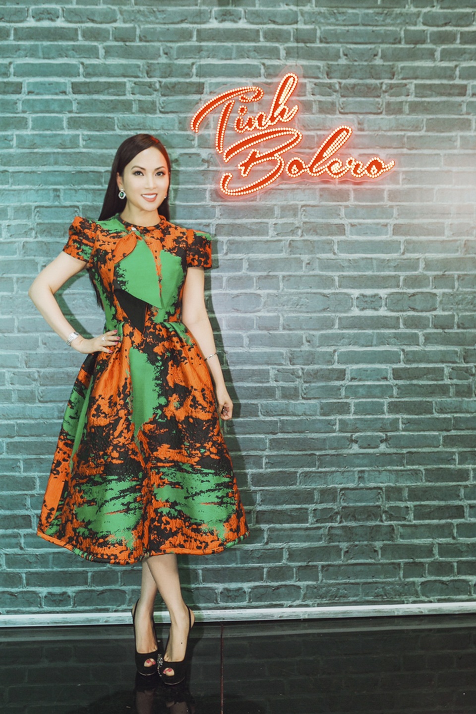 Hà Phương là người đi hát sớm nhất trong bộ ba chị em ruột Cẩm Ly - Minh Tuyết - Hà Phương. Khác với chị và em gái chủ yếu chọn hướng đi gắn liền với nhạc trẻ, suốt sự nghiệp ca hát của mình cô chỉ hát dòng nhạc dân ca, trữ tình. Cuộc đời của cô gắn liền với những bản nhạc Bolero.