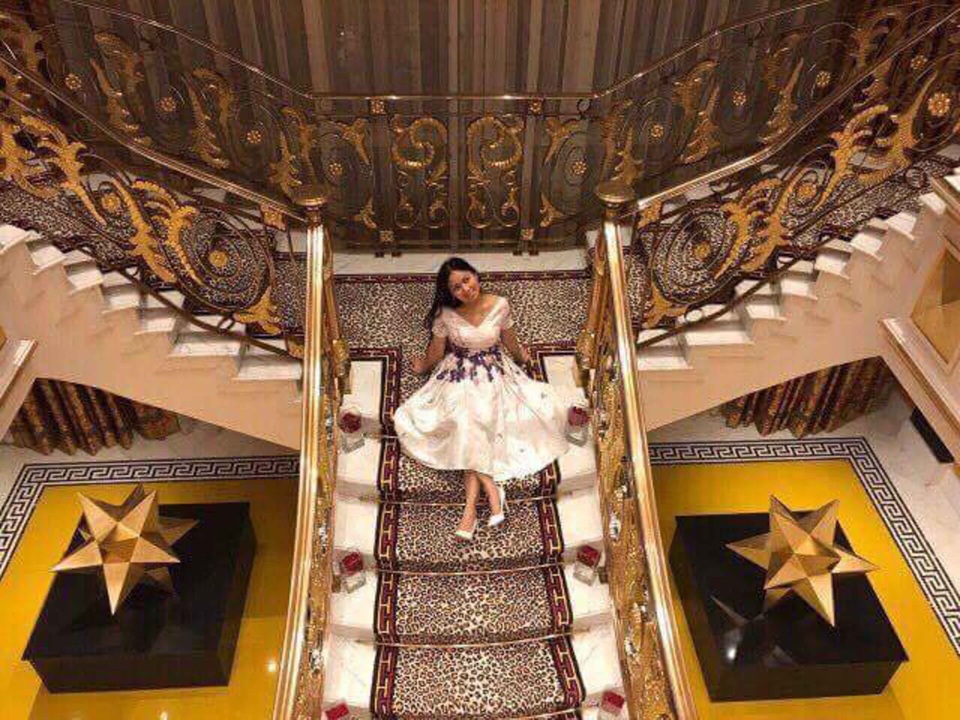 Trước đó, Hà Phương cùng gia đình nghỉ dưỡng tại khách sạn 7 sao đắt đỏ nhất thế giới Burj Al Arab.