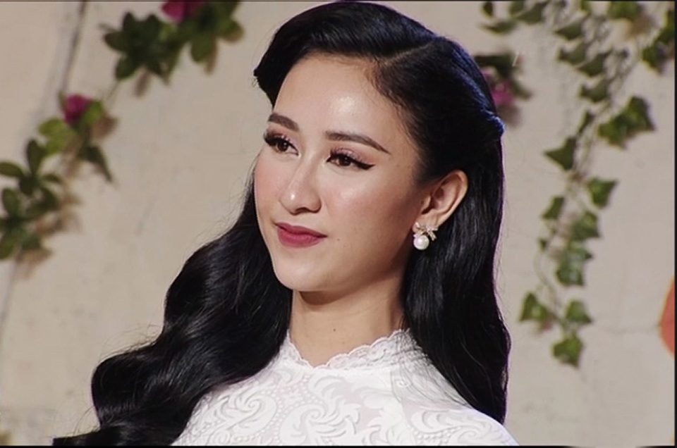 Hà Thu không chỉ hút hồn ban giám khảo và khán giả ở ngoại hình mà cả giọng hát ngọt ngào, tha thiết.