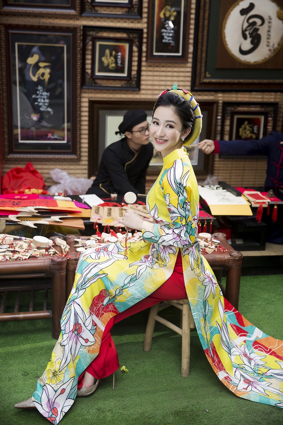 Á hậu Hà Thu lên tiếng về áo dài cách tân - 5