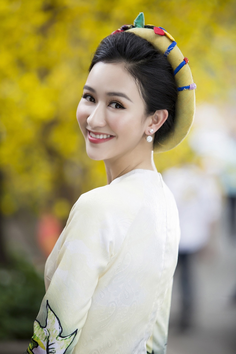 Á hậu Hà Thu lên tiếng về áo dài cách tân - 9