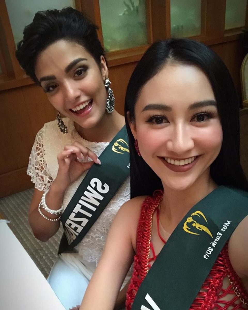 Hà Thu gợi cảm cùng thí sinh các nước trong trang phục bikini - 7 Hà Thu gợi cảm cùng thí sinh các nước trong trang phục bikini - 7