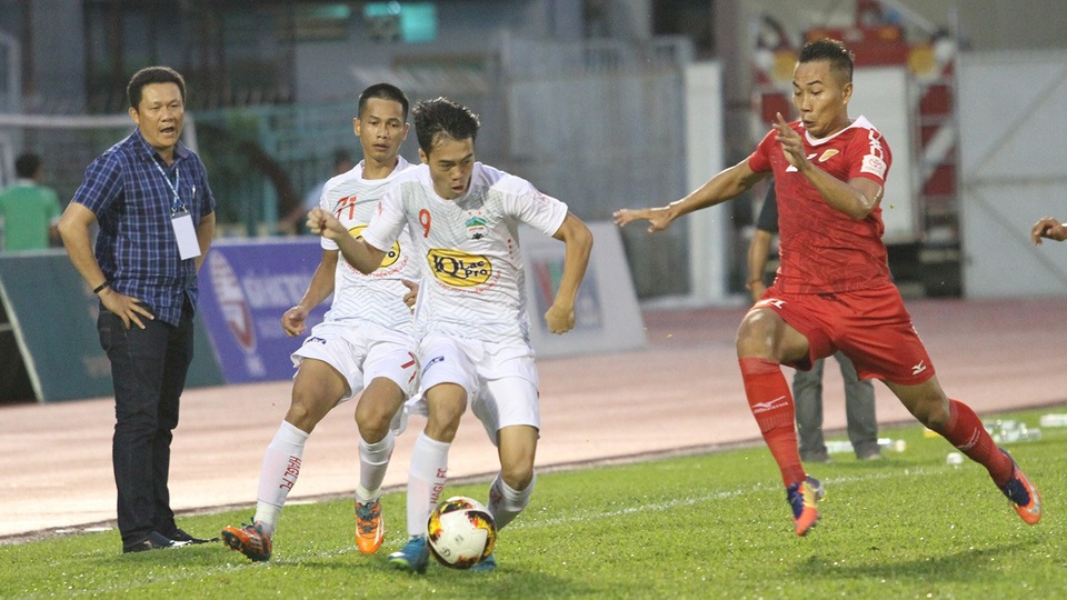 Nhà tài trợ bỏ V-League, đầu tư mạnh cho Thai-League - 1 Giá trị thương hiệu của V-League, theo đánh giá của nhà tài trợ Toyota, thông qua gói tài trợ, chỉ bằng 1/3,75 lần, so với Thai-League (ảnh: Trọng Vũ)
