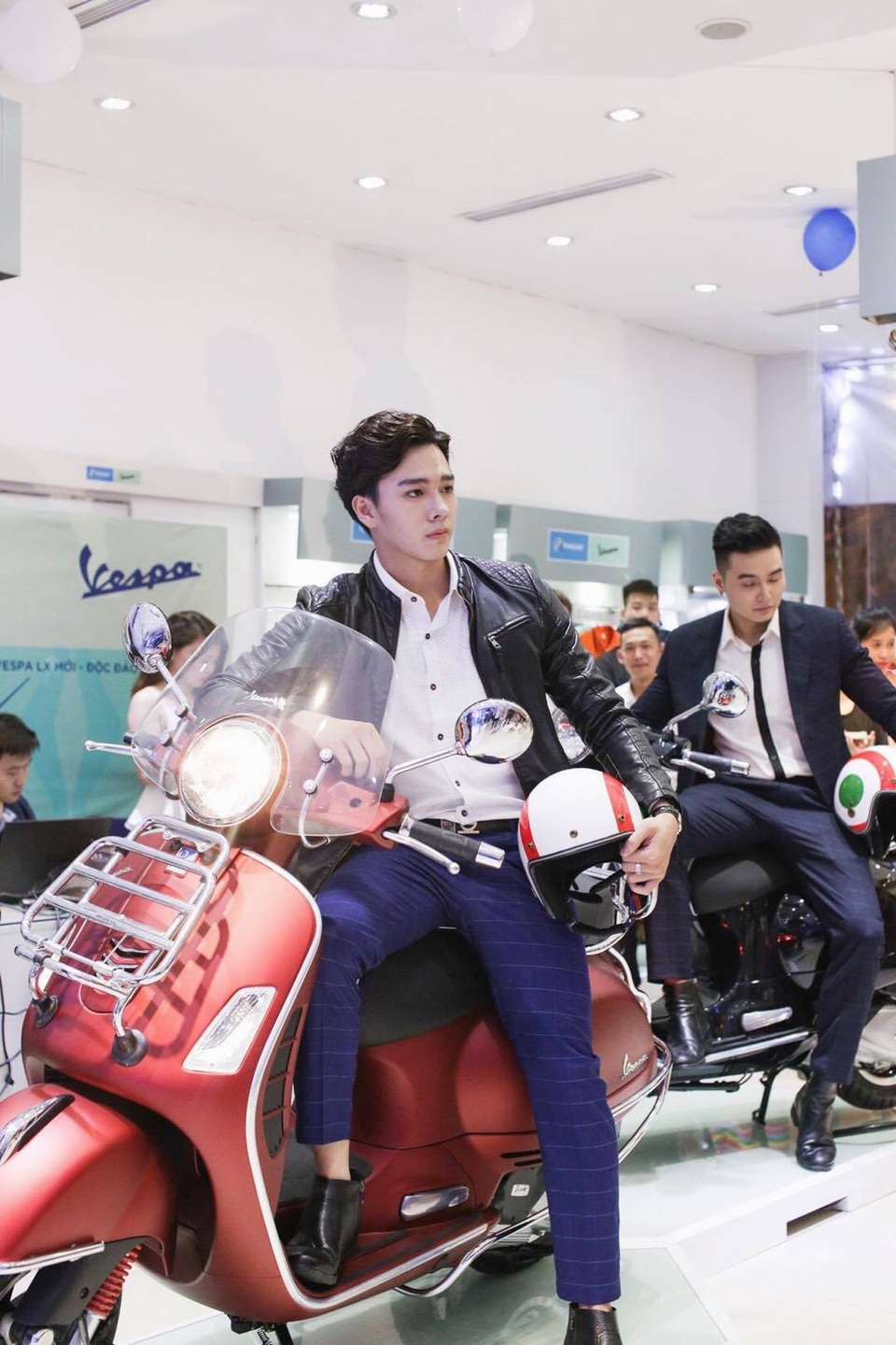 Thêm "soái ca góc nghiêng thần thánh" được dân mạng săn lùng - 8 Thêm "soái ca góc nghiêng thần thánh" được dân mạng săn lùng - 8