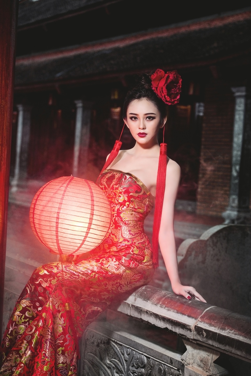 
Hải Yến từng giành được giải Á khôi 2 trường ĐH Võ Trường Toản 2017, Á khôi 1 Duyên dáng áo bà ba Đồng bằng sông Cửu Long 2017.
