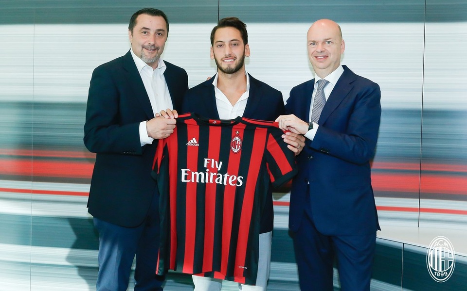 Chi 25 triệu euro, AC Milan chính thức sở hữu “Vua sút phạt” - 1 Hakan Calhanoglu chính thức gia nhập AC Milan