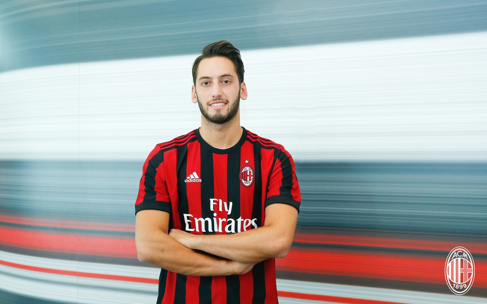 Đội bóng nào chi mạnh tay nhất ở “chợ Hè” 2017 - 1 Hakan Calhanoglu, tân binh mới nhất của AC Milan