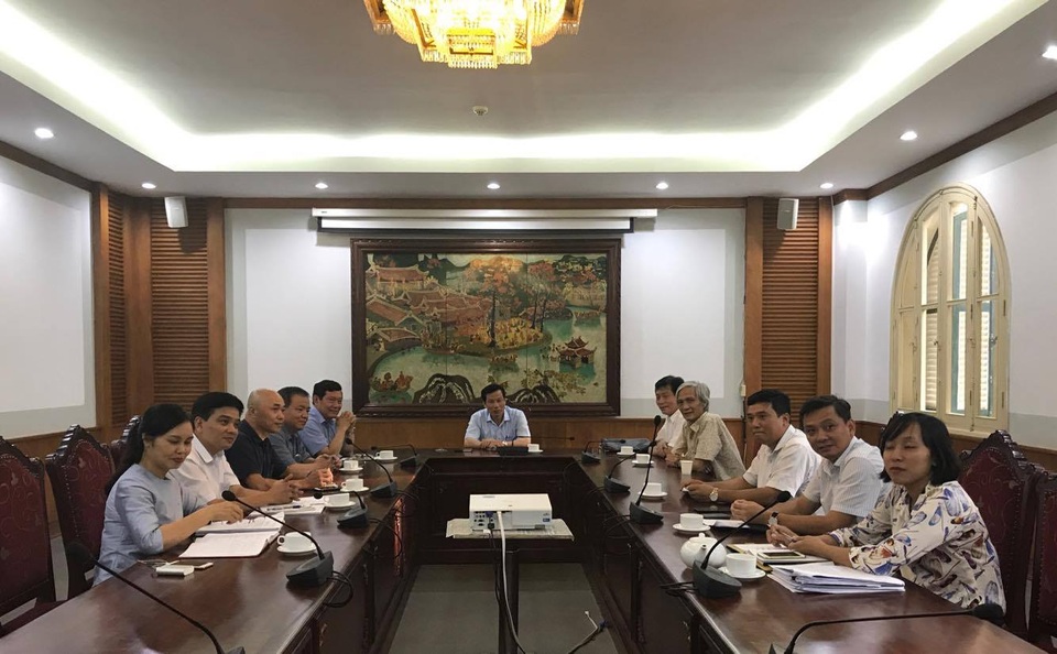Bộ Văn hoá yêu cầu Hãng phim truyện Việt Nam phải trả lương cho nghệ sỹ - 2
Toàn cảnh cuộc họp bàn những vấn đề lùm xùm tại Hãng phim truyện Việt Nam chiều 20/9. Ảnh: Tùng Long.