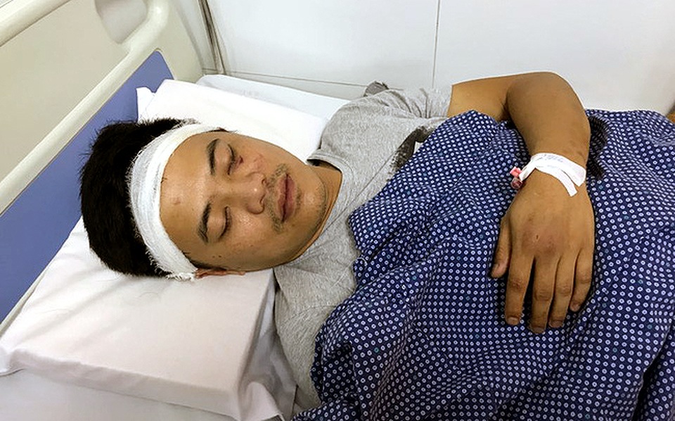 Hà Nội: Truy tìm đối tượng hành hung phóng viên đúng ngày 21/6 - 1 Anh Sơn vẫn đang nằm điều trị tại bệnh viện.