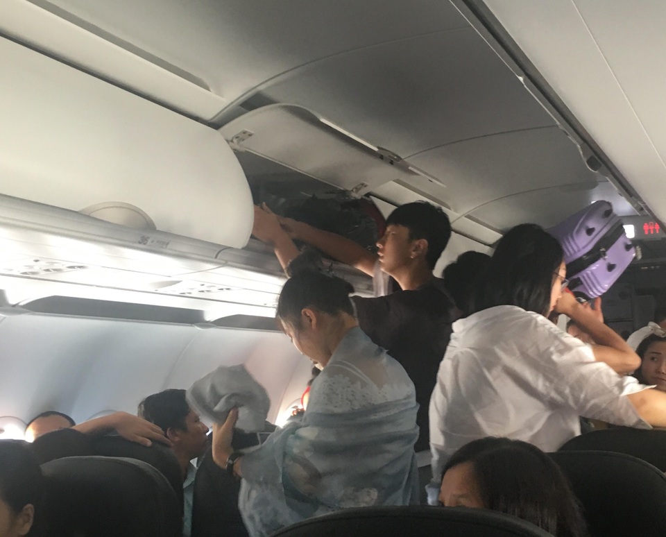 Chửi nhau trên máy bay, 2 nữ hành khách bị cấm bay - 1 Hành khách gây rối sẽ bị cấm bay có thời hạn (ảnh minh họa)