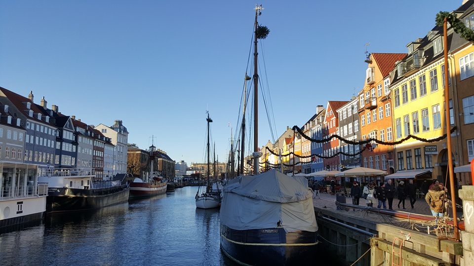 
Cha mẹ phải là người bạn, người đồng hành hỗ trợ, vun vén hành trang du học cho trẻ bằng tình yêu, trách nhiệm và ý thức.
