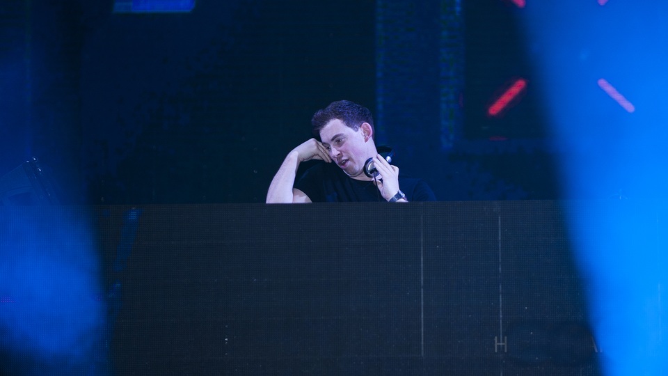 DJ Top 3 thế giới Hardwell khen “khán giả Việt Nam tuyệt vời nhất thế giới” - 8 DJ Top 3 thế giới Hardwell khen “khán giả Việt Nam tuyệt vời nhất thế giới” - 8