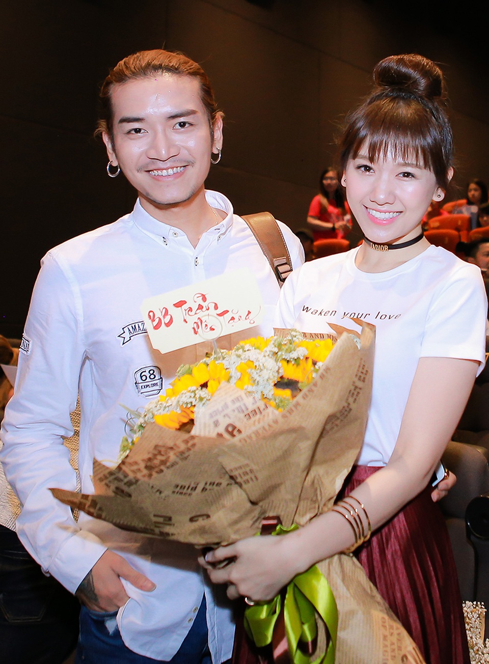 Hari Won thoải mái "nói xấu" chồng khi không có Trấn Thành "tháp tùng" - 5 BB Trần mang hoa đến chúc mừng Hari Won