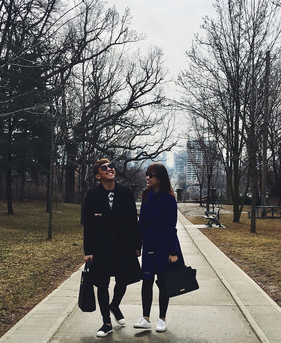 
Vào đầu tháng 4, sau khi kết thúc chuyến lưu diễn ở Châu Âu, Hari – Trấn Thành đã tự thưởng cho mình một chuyến du lịch đến Canada – như một kỳ trăng mật khá muộn.
