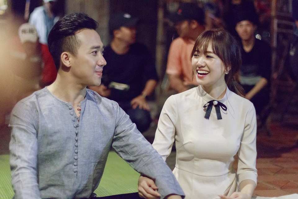 Hari Won - Trấn Thành hôn nhau say đắm ở phố cổ Hội An - 12 Hari Won - Trấn Thành hôn nhau say đắm ở phố cổ Hội An - 12