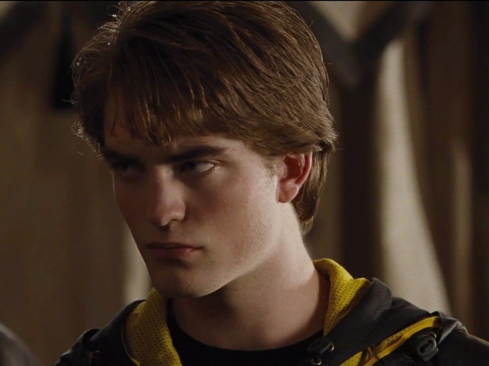 Dàn “sao” phim Harry Potter ngày ấy - bây giờ - 17
Robert Pattinson điển trai và cuốn hút ngay từ khi thủ vai Cedric Diggory trong tập phim Harry Potter và chiếc cốc lửa năm 2005. 3 năm sau đó anh trở thành sao hạng A ở Hollywood với phim Chạng vạng