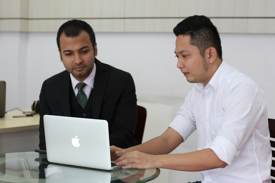 Toàn cảnh tư vấn “Quản trị & An ninh Mạng - ngành tạo nhiều việc làm cho giới trẻ” - 9 Ông Harsh Bharwani - Phó Chủ tịch Học viện Jetking Ấn Độ đang trả lời các độc giả.