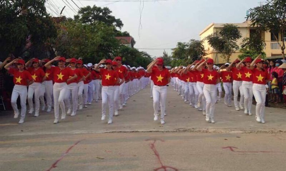 Hà Tĩnh: Hơn 500 học sinh trình diễn dân vũ đường phố - 1 Hơn 500 em học sinh Trường Tiểu học Đại Nài tham gia màn biểu diễn Dân vũ đường phố