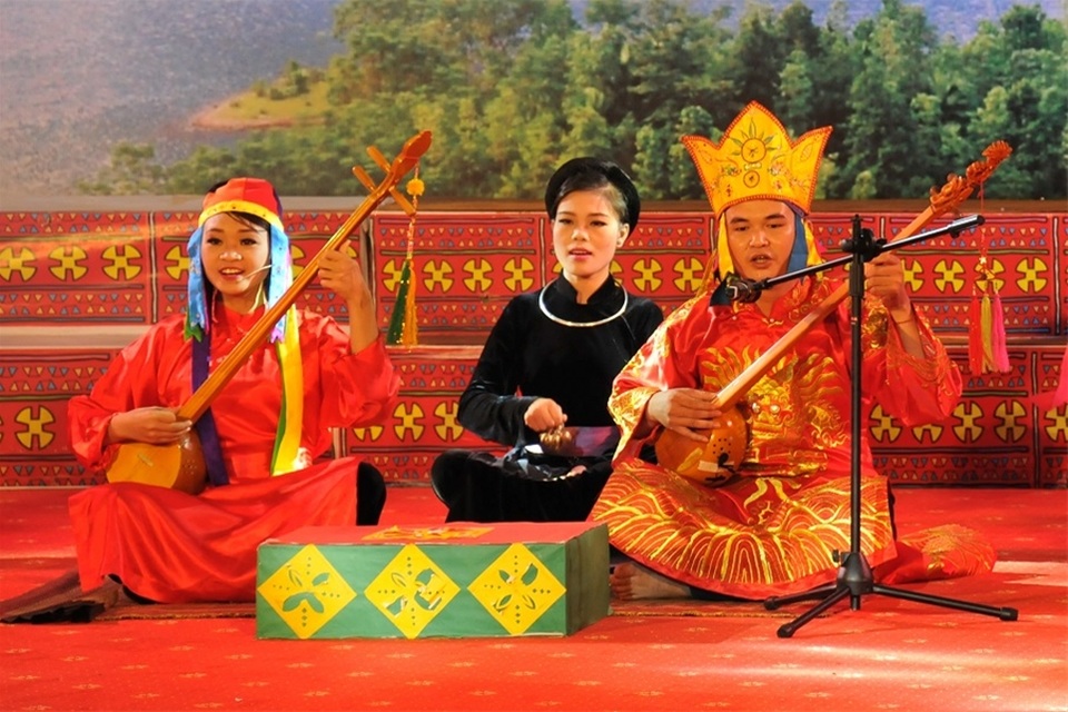 Trình UNESCO vinh danh hát Then là di sản văn hoá nhân loại - 2 Theo GS Tô Ngọc Thanh, nếu gạt bỏ những yếu tố mê tín đối với việc chữa bệnh thì Then là một không gian văn hóa dân tộc, một tác phẩm văn học nghệ thuật dân gian đa dạng. Ảnh: TL.