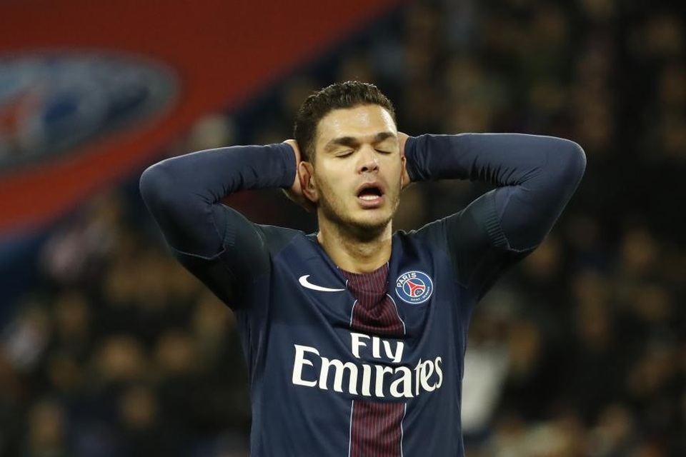 Hatem Ben Arfa từng nhất quyết từ chối gia hạn hợp đồng với Nice để gia nhập PSG theo dạng chuyển nhượng tự do. Dù vậy, sự nghiệp của cầu thủ này đã bị chôn vùi ở sân Công viên các Hoàng tử. Thậm chí, mùa giải này, Hatem Ben Arfa còn không được đăng ký dự Champions League bởi PSG đã có quá nhiều ngôi sao.