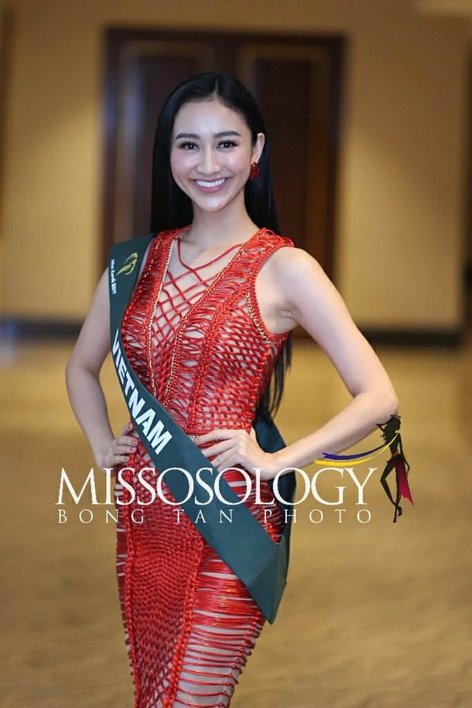 Hà Thu của Việt Nam được Missosology dự đoán là Hoa hậu Trái đất 2017 - 4
Người đẹp 9x luôn nở nụ cười rạng ngời và cuốn hút trước ống kính.
