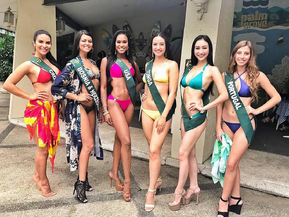 Hà Thu của Việt Nam được Missosology dự đoán là Hoa hậu Trái đất 2017 - 5
Hà Thu (thứ hai từ phải sang) khi đọ dáng cùng các thí sinh nước bạn tại Hoa hậu Trái đất 2017.