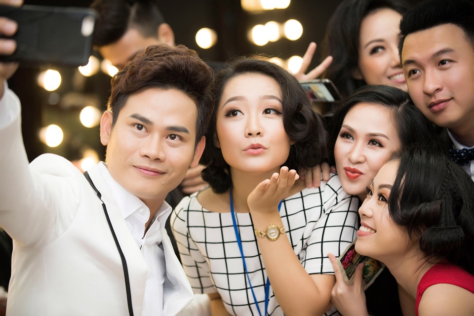 Hậu trường làm người mẫu đầy vui nhộn của 30 BTV, MC “hot” nhất VTV - 13 Hậu trường làm người mẫu đầy vui nhộn của 30 BTV, MC “hot” nhất VTV - 13