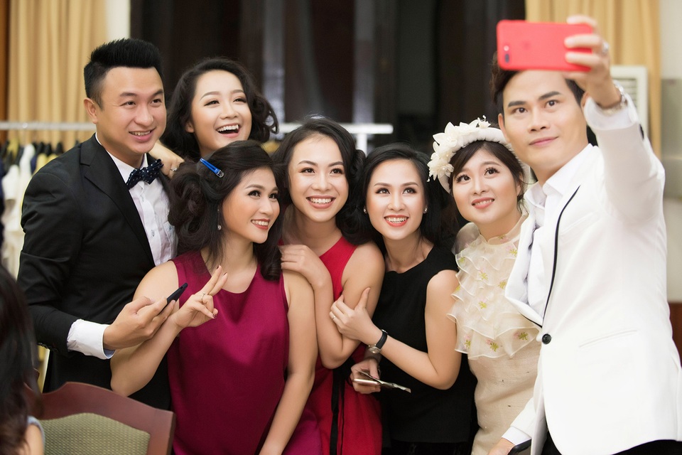 Hậu trường làm người mẫu đầy vui nhộn của 30 BTV, MC “hot” nhất VTV - 5 Hậu trường làm người mẫu đầy vui nhộn của 30 BTV, MC “hot” nhất VTV - 5