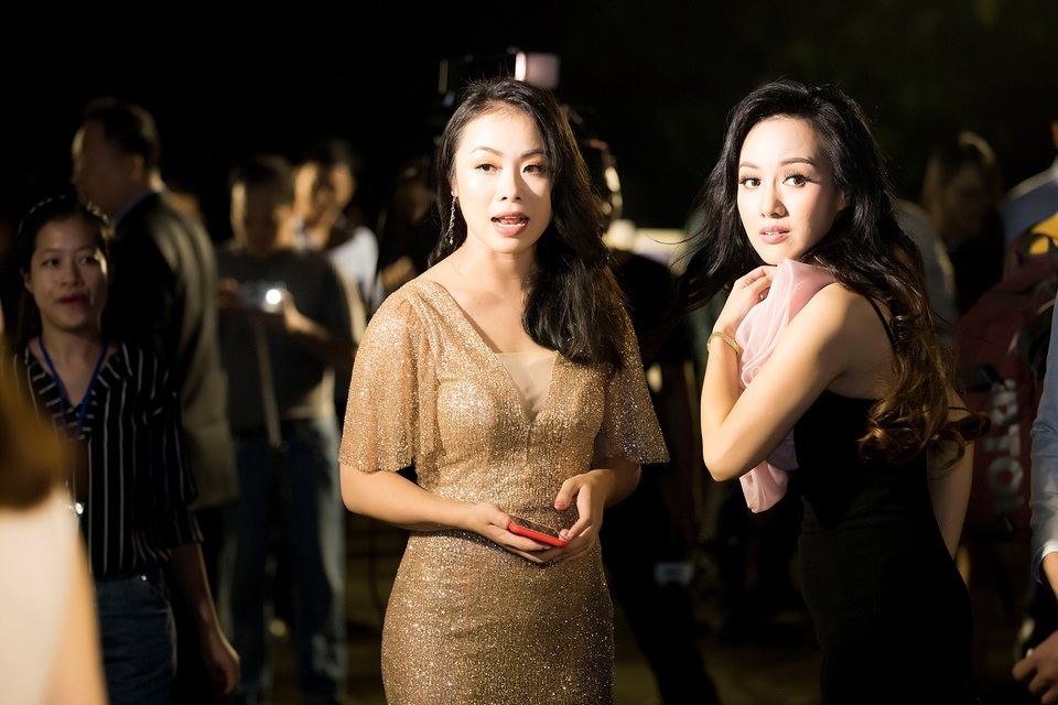 Hậu trường làm người mẫu đầy vui nhộn của 30 BTV, MC “hot” nhất VTV - 9 Hậu trường làm người mẫu đầy vui nhộn của 30 BTV, MC “hot” nhất VTV - 9