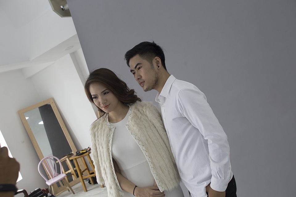 Hậu trường chụp hình của BTV Đan Lê - cô vợ Diễm My của Người phán xử.