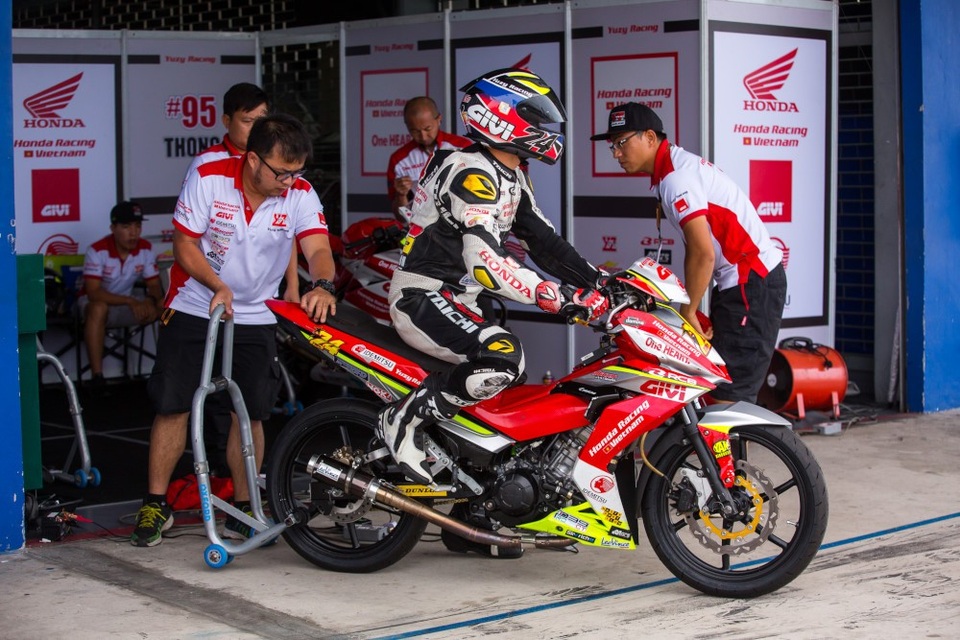 Hành trình thi đấu của hai tay đua Việt Nam tại giải đua mô-tô Châu Á ARRC 2017 - 7 Hành trình thi đấu của hai tay đua Việt Nam tại giải đua mô-tô Châu Á ARRC 2017 - 7