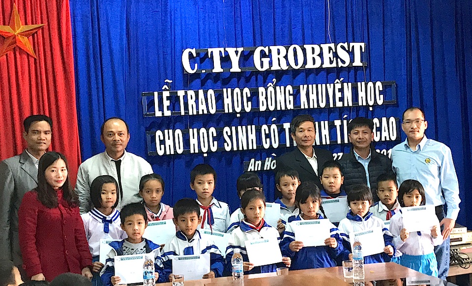150 suất học bổng Grobest Việt Nam đến với học sinh nghèo xứ Nghệ - 6 150 suất học bổng Grobest Việt Nam đến với học sinh nghèo xứ Nghệ - 6