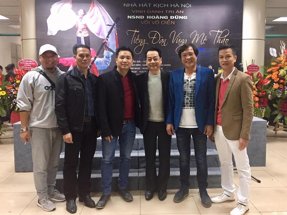 Nghẹn ngào cảm xúc trong buổi chia tay NSND Hoàng Dũng - 8 Nghẹn ngào cảm xúc trong buổi chia tay NSND Hoàng Dũng - 8