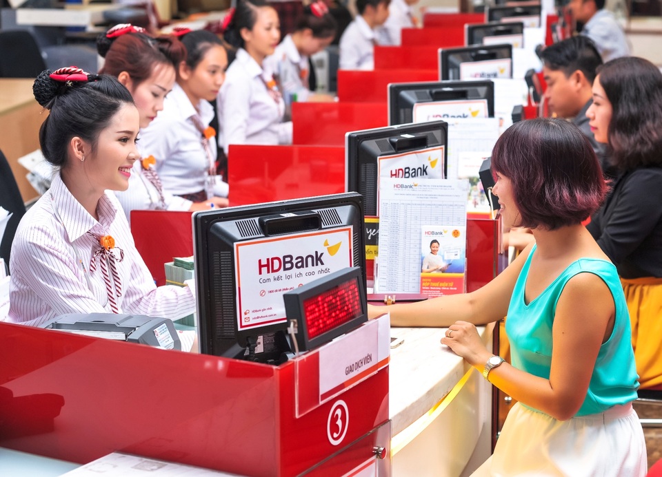 Ngân hàng hút khách gửi tiết kiệm bằng “độc chiêu” - 1 Ngân hàng hút khách gửi tiết kiệm bằng “độc chiêu” - 1
