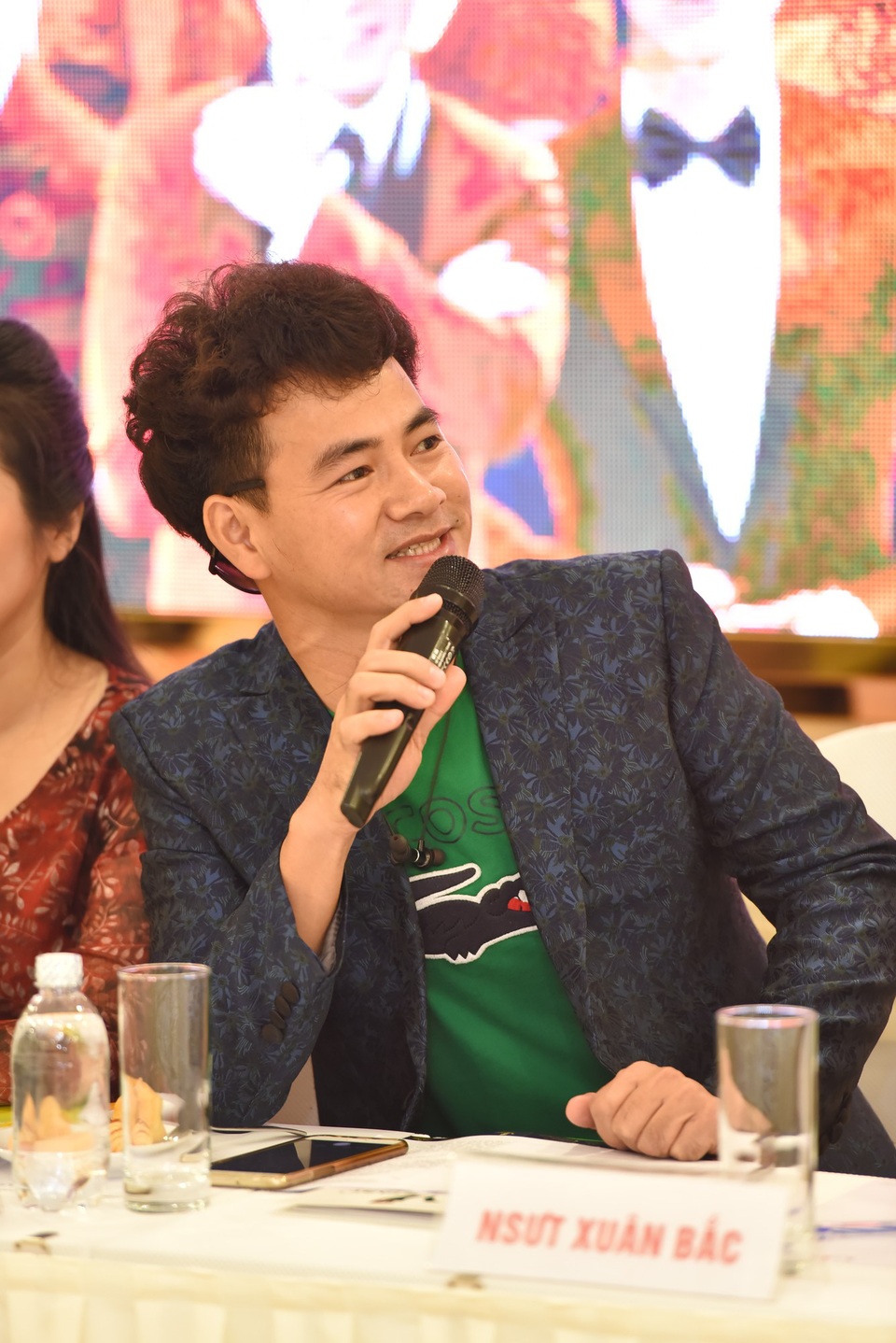 NSƯT Xuân Bắc sợ “gián đoạn” tình cảm gia đình khi nói hâm mộ Jennifer Phạm - 1 Xuân Bắc tếu táo trong buổi họp báo Đêm Việt Nam 6.