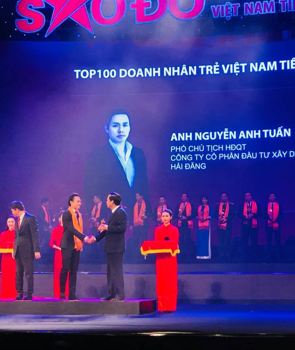 Vinh danh doanh nhân trẻ xuất sắc 2017 - 1
Ông Nguyễn Anh Tuấn – Phó Chủ tịch Công ty cổ phần địa ốc Hải Đăng (HD Mon Holdings) tại lễ trao giải thưởng