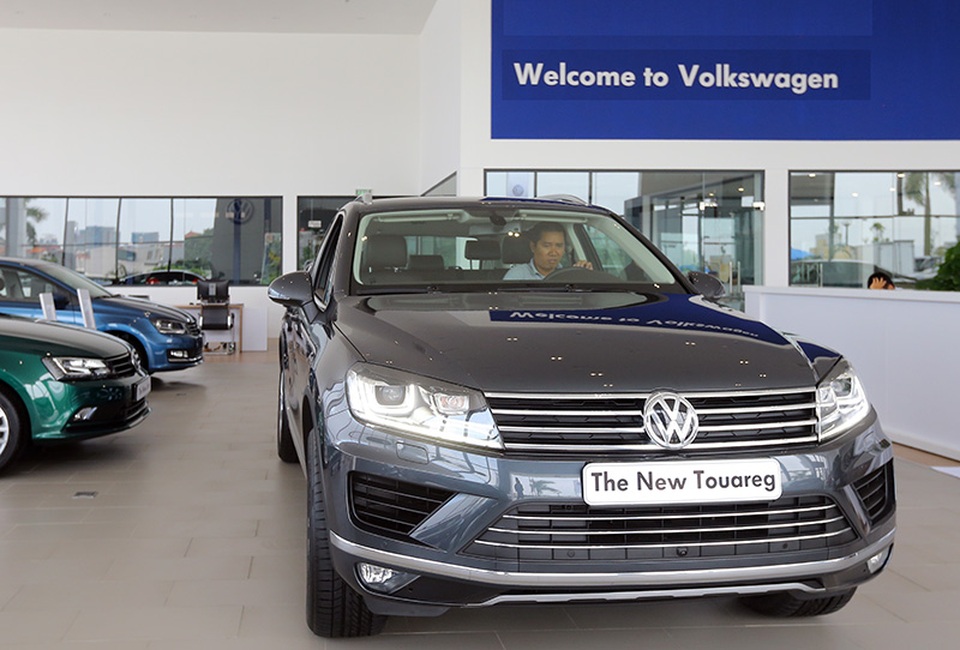 Giảm giá hàng trăm triệu đồng - Volkswagen Touareg tăng độ hấp dẫn - 2
Volkswagen Touareg có kích thước 4.801 x 1.940 x 1.709 mm, một không gian tương đương với các mẫu SUV hạng trung 7 chỗ hiện nay (như Toyota Prado), đi kèm hệ thống mâm hợp kim 20 với kích thước lốp 275/45.