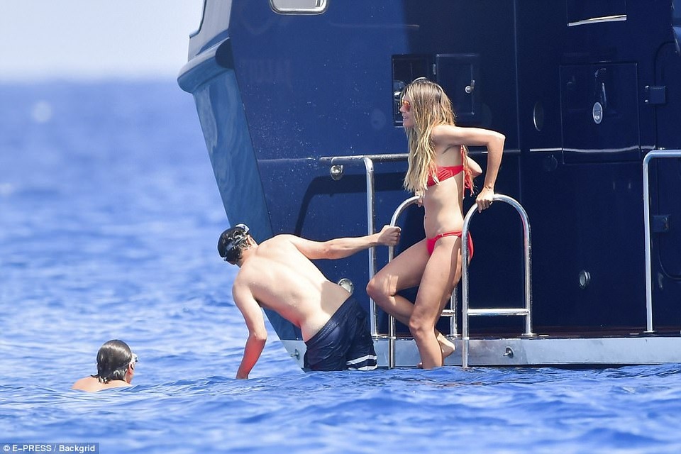 
Siêu mẫu xinh đẹp còn thành công trong vai trò giám khảo show Germanys Next Topmodel và Project Runway
